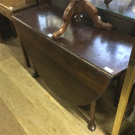 18th century circular mahogany drop flap table(-)